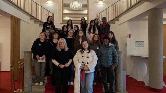 Girls in Politics Stadttheater Greif