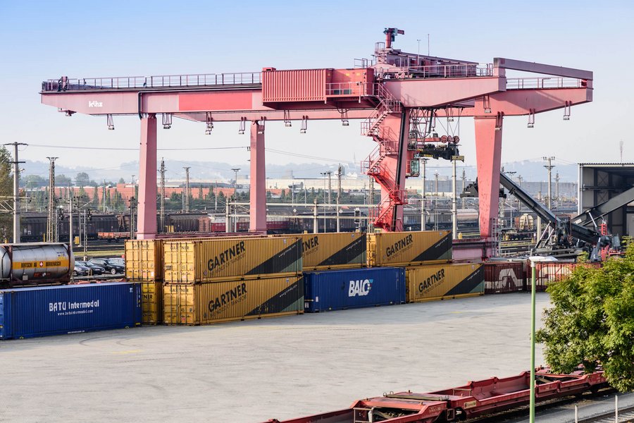 Wirtschaft und Verkehr - Kran für Container