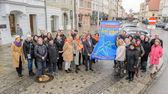 Fahne 16 Tage gegen Gewalt