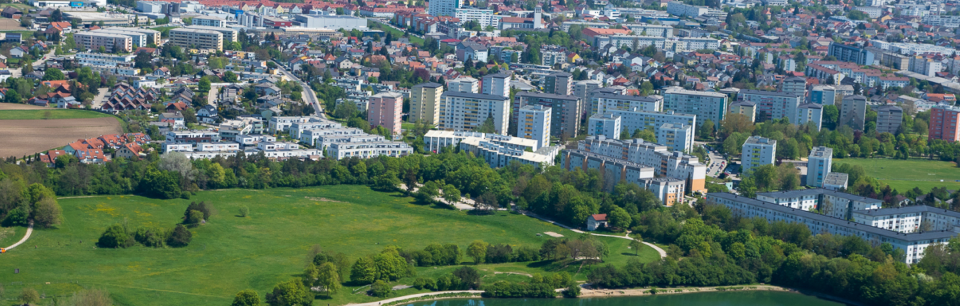 Blick von oben auf die Gartenstadt, Sicht auf die Freizeitanlage