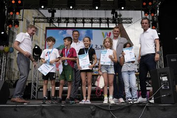 Siegerehrung Laufolympiade Kroiß Schinninger © Gerhard Wenzel