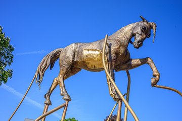 Volksgarten Neu Pferdeskulptur Mai 2026