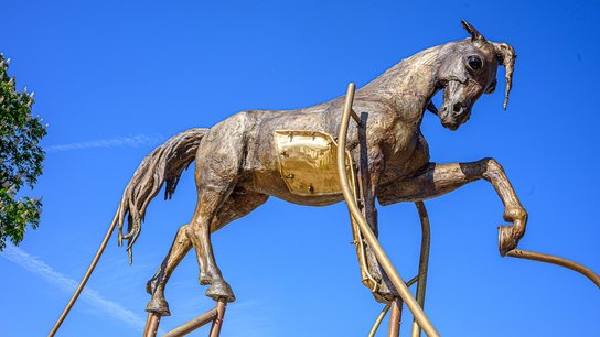 Volksgarten Neu Pferdeskulptur Mai 2026