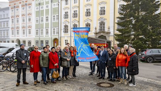 16 Tage gegen Gewalt an Frauen Fahnenhissen