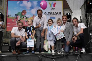 Siegerehrung Laufolympiade Kroiß Schinninger © Gerhard Wenzel