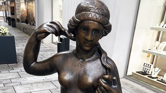 Sachbeschädigung Bronzestatue