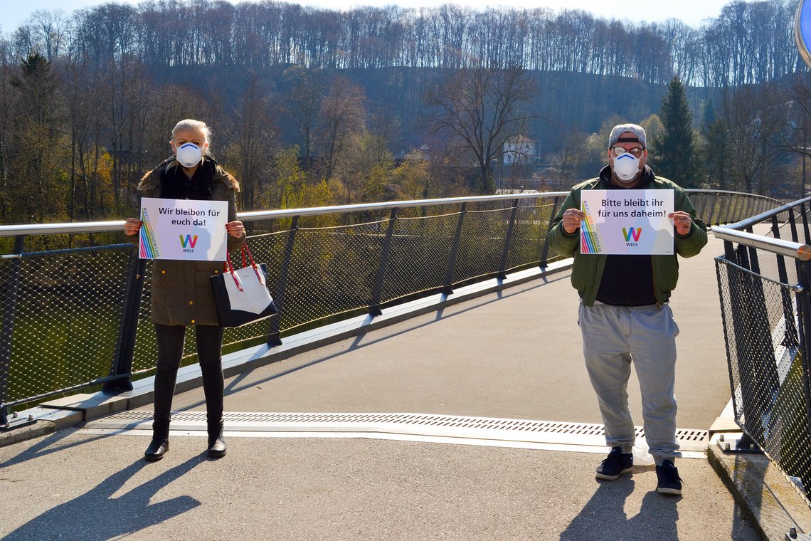 Wels bleibt mit Jugend in Kontakt - Bild mit Maske