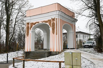 Torbogen Schlosspark Lichtenegg