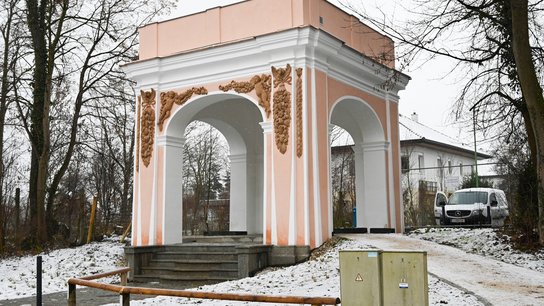 Torbogen Schlosspark Lichtenegg