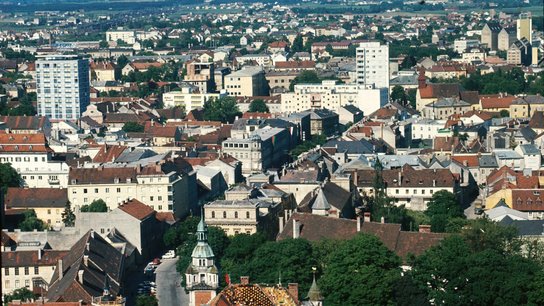 Kalender Stadtarchiv 2027 Titelseite Blick Maria Theresien Hochhaus