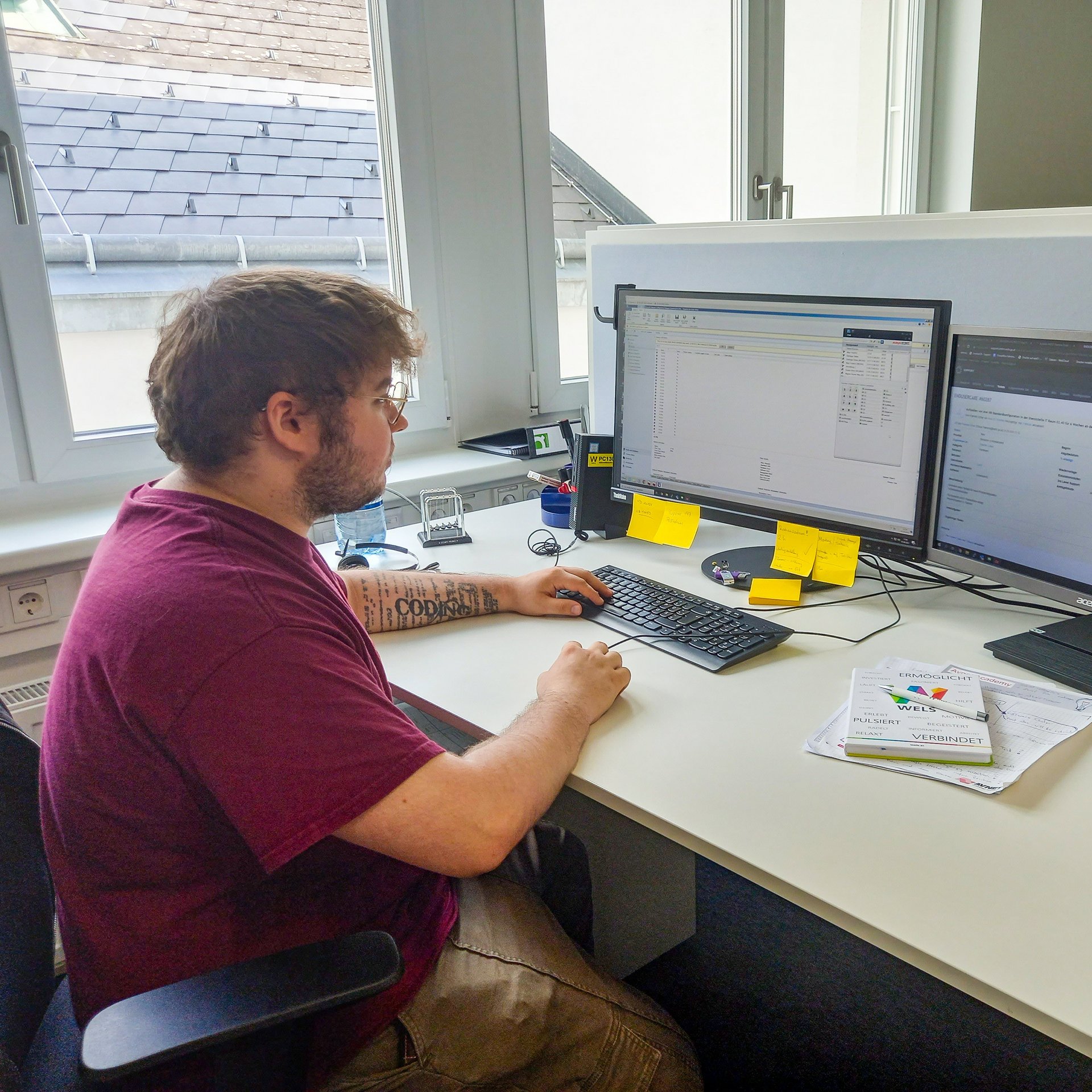 IT-Techniker Lehrling der Stadt Wels IT-Techniker Lehrling der Stadt Wels bei der Arbeit