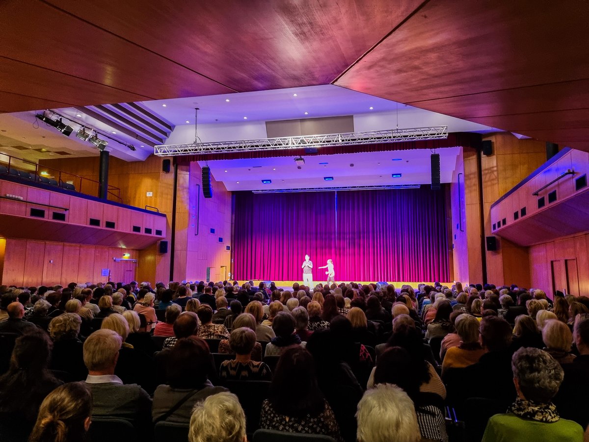 wels-frauentag-mit-kabarett-und-verteilaktion-stadt-wels-verwaltung