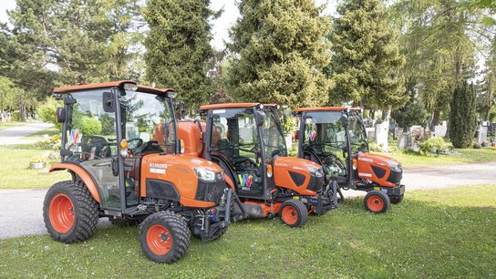 Friedhof Traktoren