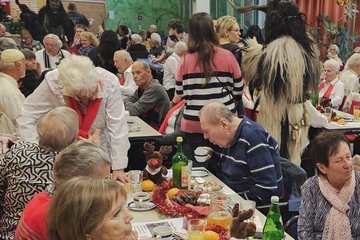 Generationentreffs Perchten Weihnachtsmelodien