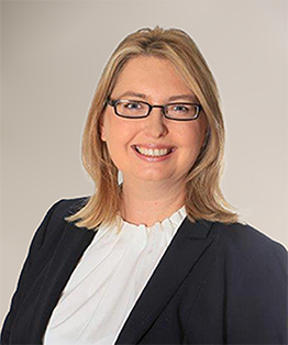 Portrait Dienststellenleiterin OMR Mag. Silke Lackner